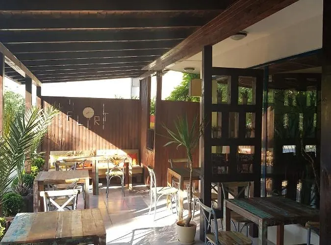 Guest Flirt * Golden Sands