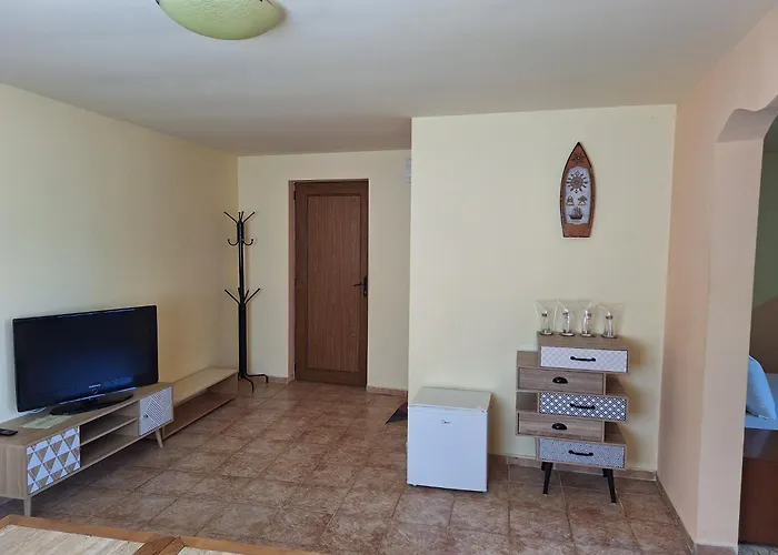 Guest Flirt * Golden Sands